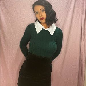 Forest green sweater with built in collar 💚